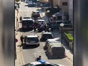 Enfrentamiento entre policías y manteros en Salou, Tarragona Enfrentamiento entre policías y manteros en Salou, Tarragona