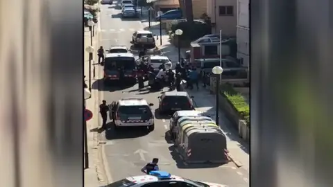 Enfrentamiento entre policías y manteros en Salou, Tarragona Enfrentamiento entre policías y manteros en Salou, Tarragona