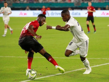 Vinicius, en acción ante el United de Mourinho