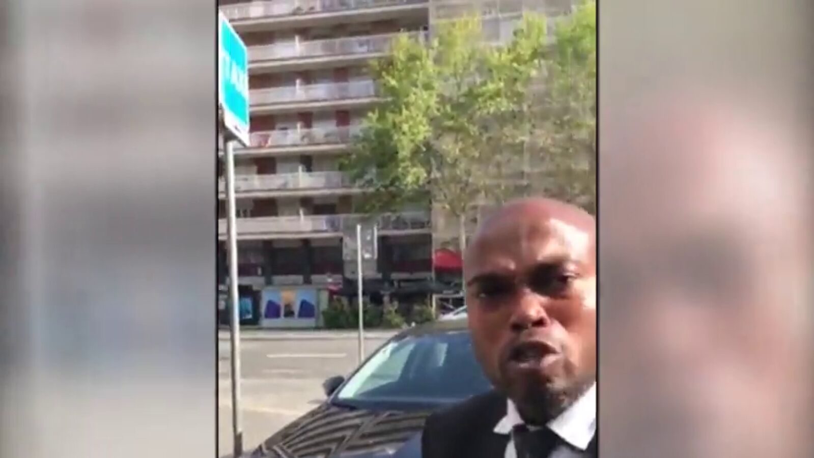 Un taxista graba cómo un conductor de VTC presuntamente le agrede tras recriminarle que aparcó en una parada de taxis