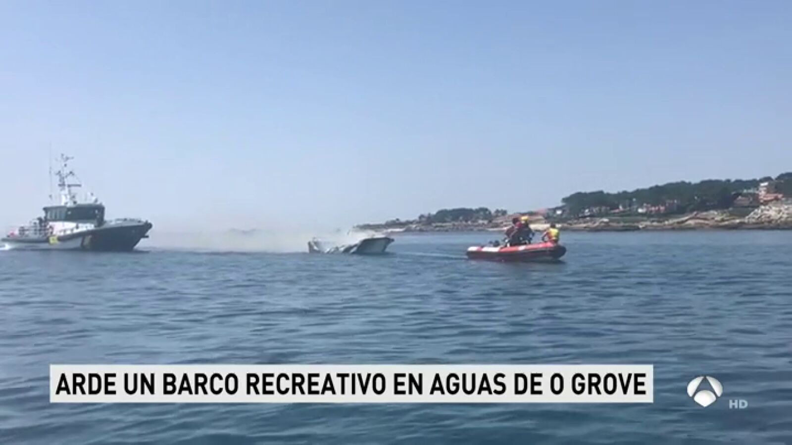 Susto en O Grove tras la explosión de un barco recreativo con cuatro personas a bordo