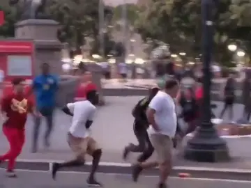 Un turista, herido grave tras ser agredido por unos manteros en Barcelona Un turista, herido grave tras ser agredido por unos manteros en Barcelona