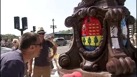El Ayuntamiento de San Sebastián se desvincula del repintado de los escudos del Puente de Santa Catalina El Ayuntamiento de San Sebastián se desvincula del repintado de los escudos del Puente de Santa Catalina