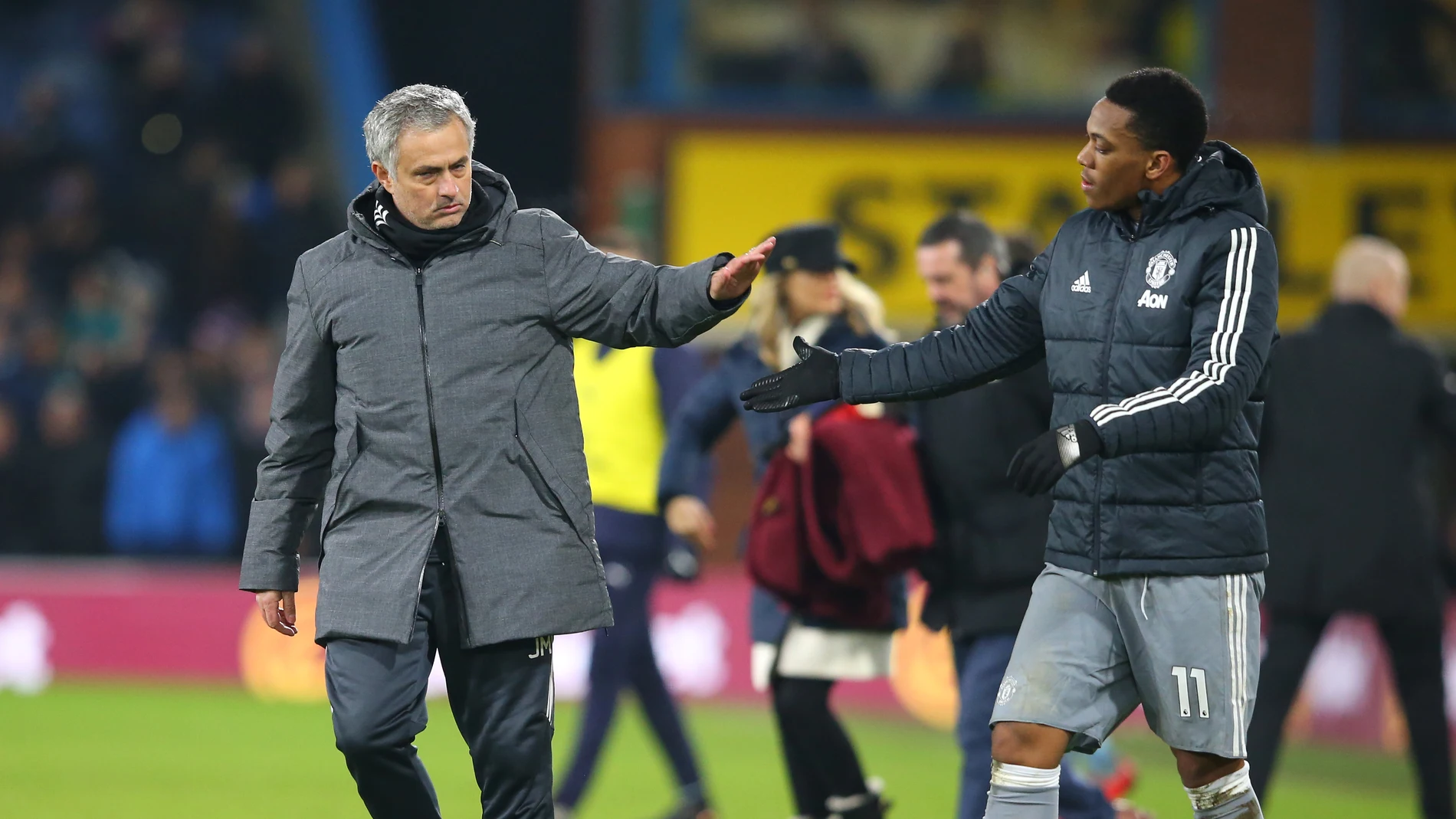 Mourinho y Martial, tras un partido del Manchester United Mourinho y Martial, tras un partido del Manchester United