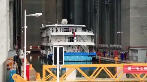 El ascensor para barcos más grande del mundo no da a basto El ascensor para barcos más grande del mundo no da a basto