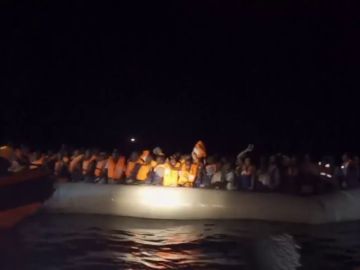 Open Arms recató anoche a más de 80 inmigrantes a la deriva