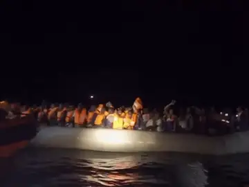 Open Arms recató anoche a más de 80 inmigrantes a la deriva Open Arms recató anoche a más de 80 inmigrantes a la deriva