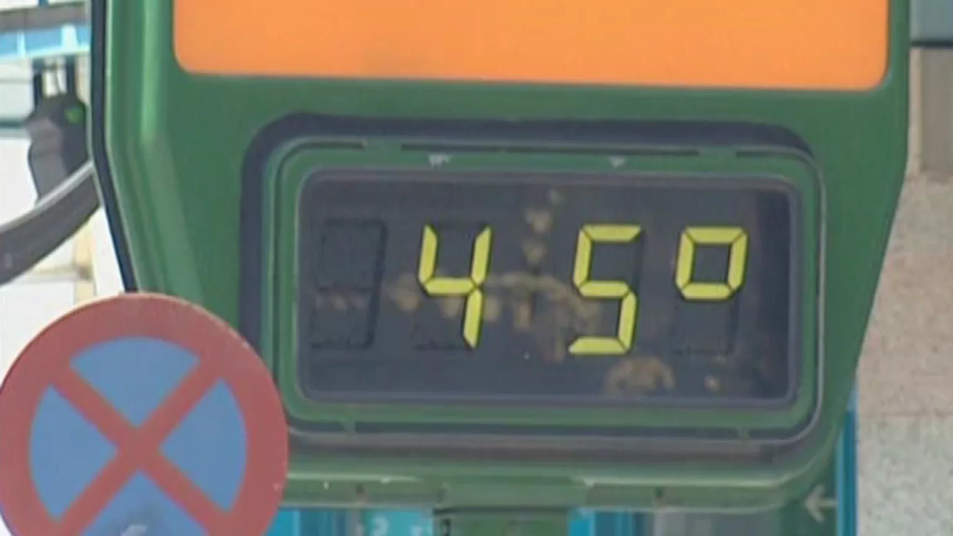 Termómetro marcando 45º Termómetro marcando 45º