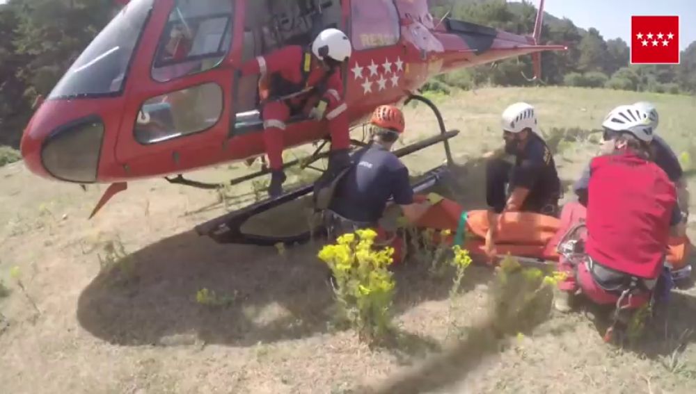Los bomberos rescatan a dos montañeros por accidentes