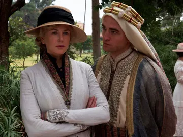 Nicole Kidman y Robert Pattinson en 'La reina del desierto' Nicole Kidman y Robert Pattinson en 'La reina del desierto'
