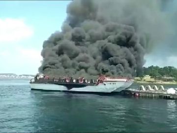 Muere uno de los heridos en el incendio del catamarán en O Grove (Pontevedra)