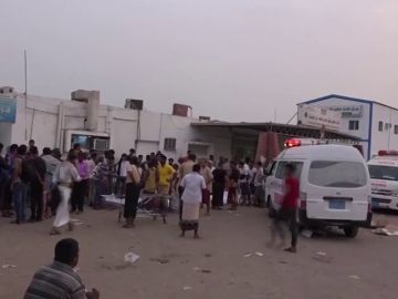 Al menos 26 personas han muerto y otras 50 resultaron heridas en un ataque aéreo en Hodeida