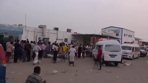 Al menos 26 personas han muerto y otras 50 resultaron heridas en un ataque aéreo en Hodeida Al menos 26 personas han muerto y otras 50 resultaron heridas en un ataque aéreo en Hodeida