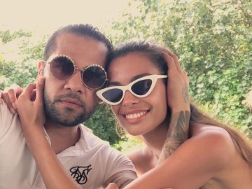 Dani Alves y Joana Sanz Dani Alves y Joana Sanz