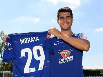 Álvaro Morata con su nuevo dorsal