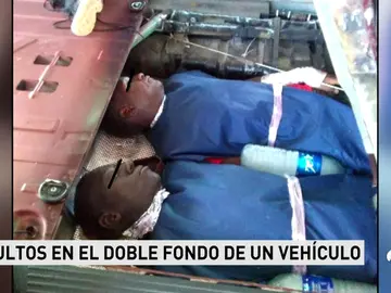 Encuentran a dos inmigrantes en los bajos de un vehículo en Melilla Encuentran a dos inmigrantes en los bajos de un vehículo en Melilla