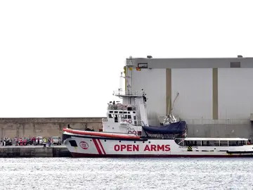 Vista de uno de los dos barcos de la Organización de Salvamento Open Arms Vista de uno de los dos barcos de la Organización de Salvamento Open Arms