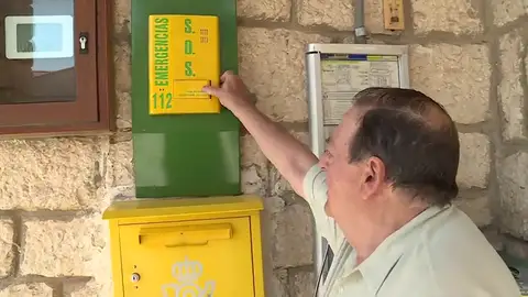 Instalan teléfonos que contactan con Emergencias ante la falta de cabinas en pueblos casi deshabitados Instalan teléfonos que contactan con Emergencias ante la falta de cabinas en pueblos casi deshabitados
