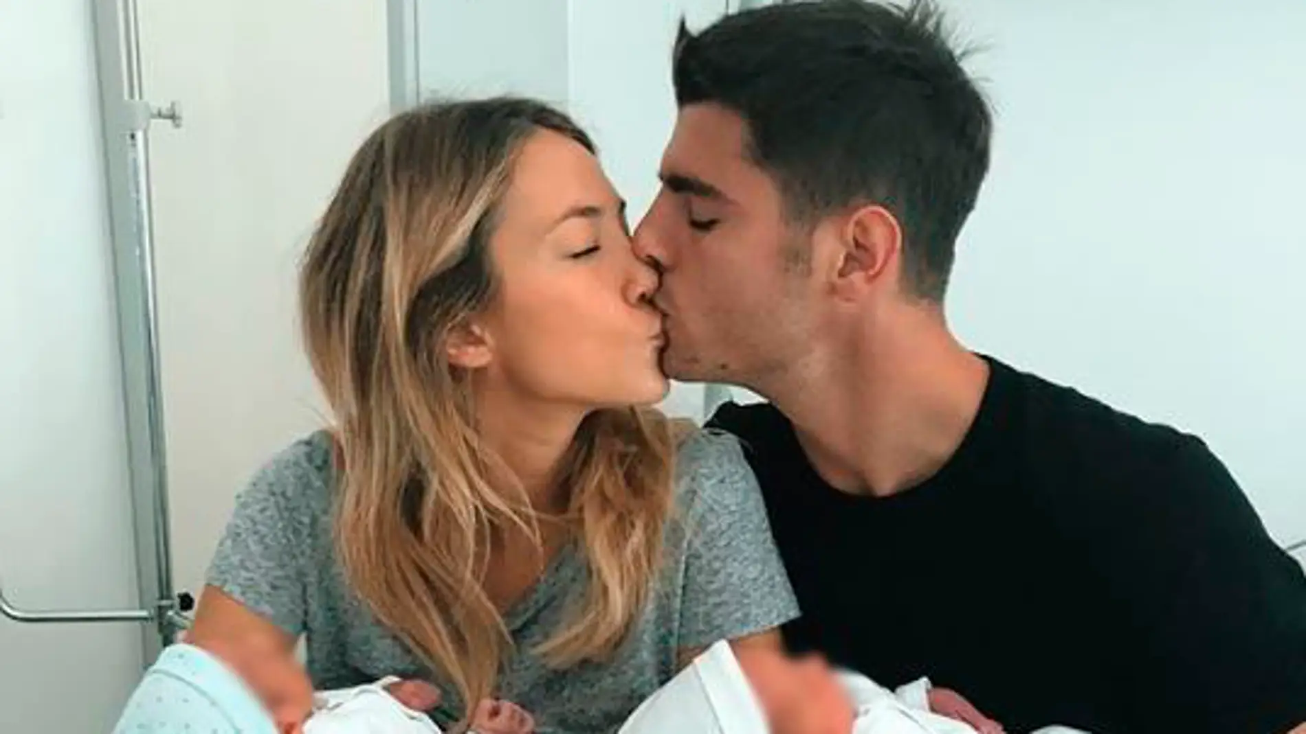 Alice Campello y Álvaro Morata con sus hijos