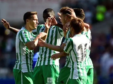 Los jugadores del Betis celebran un gol ante el Cardiff Los jugadores del Betis celebran un gol ante el Cardiff