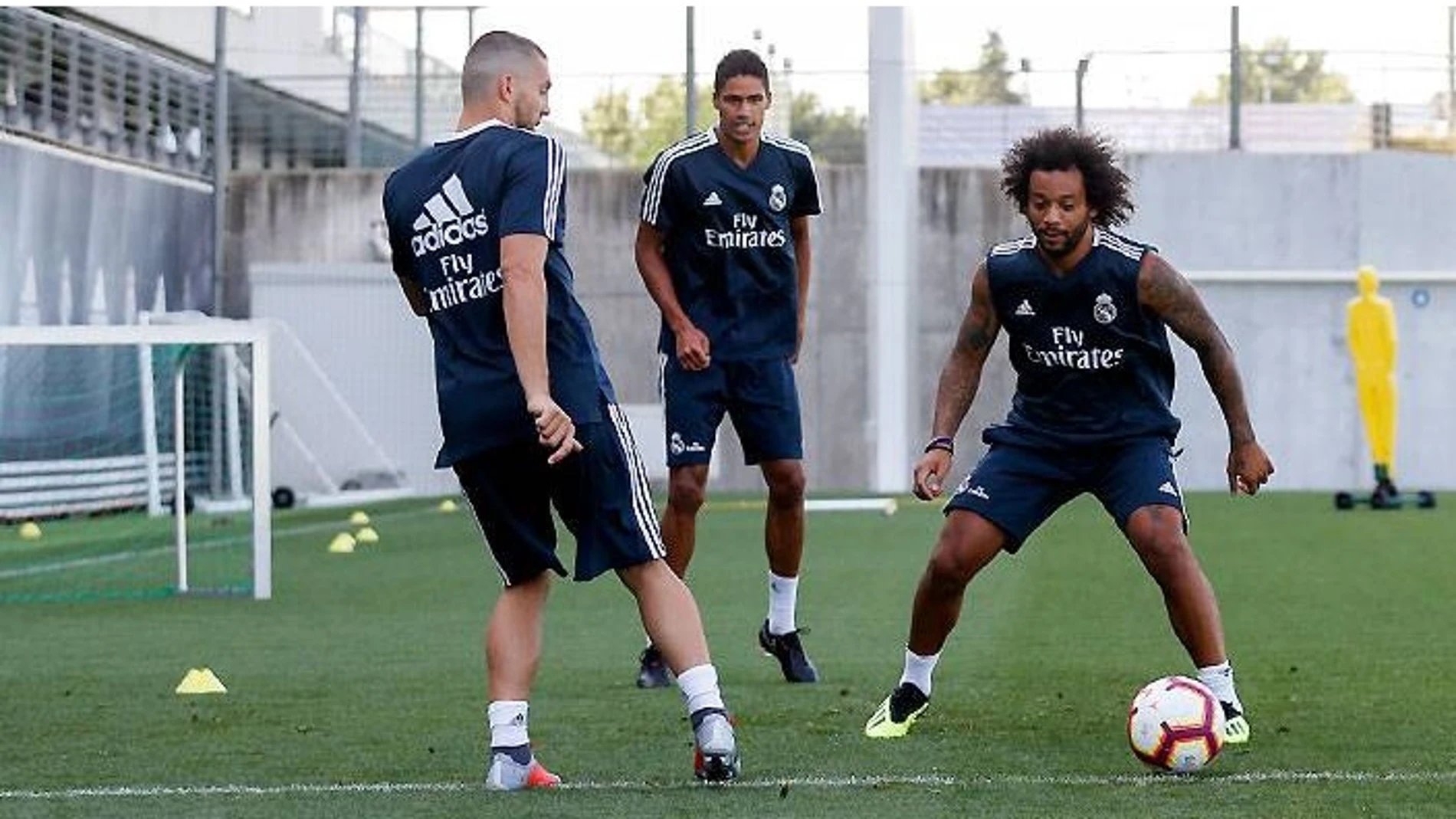 Varane y Kovacic se ejercitan junto a Marcelo en Valdebebas Varane y Kovacic se ejercitan junto a Marcelo en Valdebebas