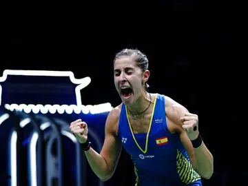 Carolina Marín celebra su victoria en el Mundial de bádminton Carolina Marín celebra su victoria en el Mundial de bádminton