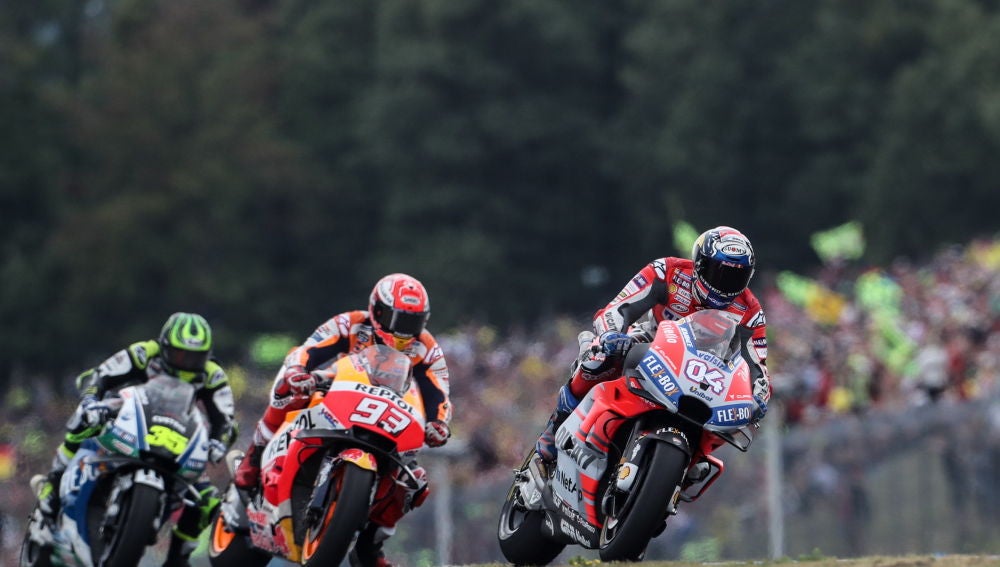 Andrea Dovizioso traza una curva con su Ducati en el trazado de Brno