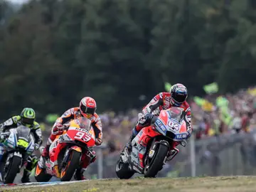 Andrea Dovizioso traza una curva con su Ducati en el trazado de Brno Andrea Dovizioso traza una curva con su Ducati en el trazado de Brno