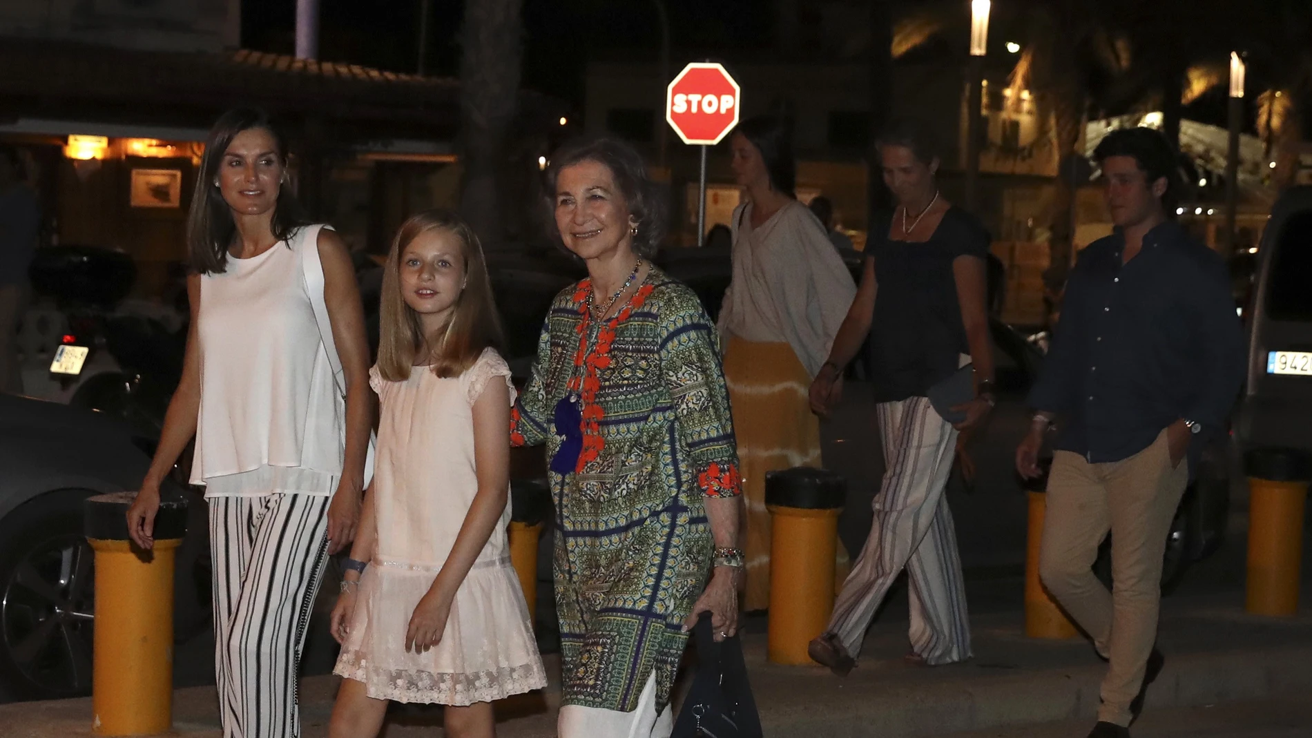 La familia del Rey sale a cenar La familia del Rey sale a cenar