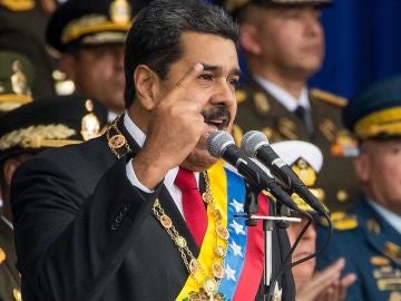 Nicolás Maduro durante el acto televisado con militares antes de la explosión
