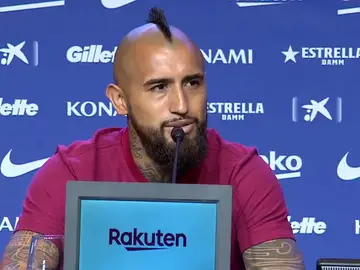 Arturo Vidal, en la rueda de prensa de su presentación con el Barcelona Arturo Vidal, en la rueda de prensa de su presentación con el Barcelona