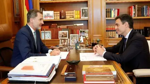 Noticias de la Mañana (06-08-18) Sánchez viaja a Mallorca para despachar con el Rey este lunes en el Palacio de Marivent Noticias de la Mañana (06-08-18) Sánchez viaja a Mallorca para despachar con el Rey este lunes en el Palacio de Marivent