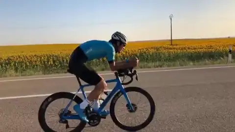 El ciclista vasco Mikel Azparren completa el Camino de Santiago en menos de 24 horas El ciclista vasco Mikel Azparren completa el Camino de Santiago en menos de 24 horas