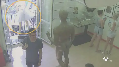 EXCLUSIVA: Un turista italiano estuvo a punto de detener al terrorista de Las Ramblas de Barcelona ITALIANO ATENTADO