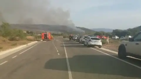 Un incendio de grandes proporciones avanza sin control enLlutxent Un incendio de grandes proporciones avanza sin control enLlutxent