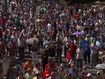 Los pensionistas de Bilbao continúan saliendo a las calle los lunes de verano