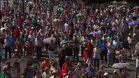 Los pensionistas de Bilbao continúan saliendo a las calle los lunes de verano Los pensionistas de Bilbao continúan saliendo a las calle los lunes de verano
