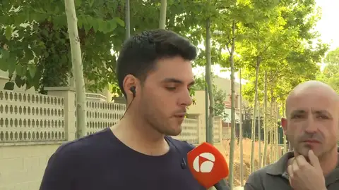 Uno de los testigos del atentado de Cambrils: "El 112 me dijo que estaban saturados, que estuviéramos en silencio y con las luces apagadas" Uno de los testigos del atentado de Cambrils: "El 112 me dijo que estaban saturados, que estuviéramos en silencio y con las luces apagadas"