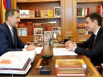 El Rey y Pedro Sánchez en su primer despacho El Rey y Pedro Sánchez en su primer despacho