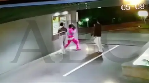 Intentan robar en un hotel de Alcalá de Henares rompiendo las ventanas Intentan robar en un hotel de Alcalá de Henares rompiendo las ventanas