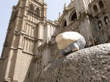 Colocan hasta 666 pequeños cerdos de yeso en las calles de Toledo Colocan hasta 666 pequeños cerdos de yeso en las calles de Toledo