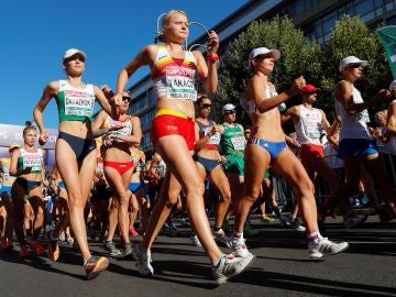 Julia Takacs, durante la prueba de 50 kilómetros marcha Julia Takacs, durante la prueba de 50 kilómetros marcha