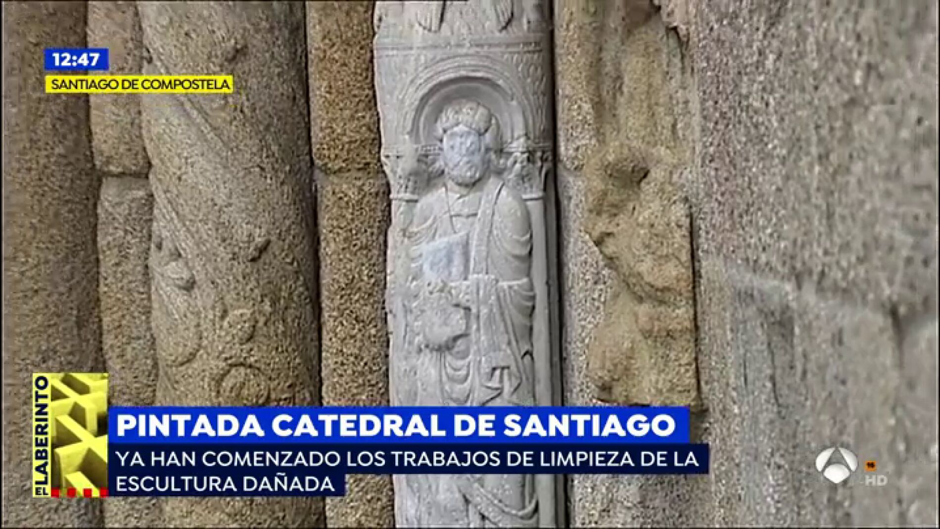 Entre 6.000&euro; y 150.000&euro; de multa para el autor de la pintada en la catedral de Santiago