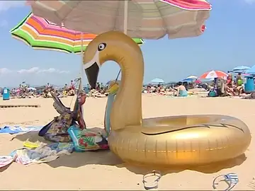 Usar colchonetas en el mar es peligroso y puede acabar en tragedia Usar colchonetas en el mar es peligroso y puede acabar en tragedia