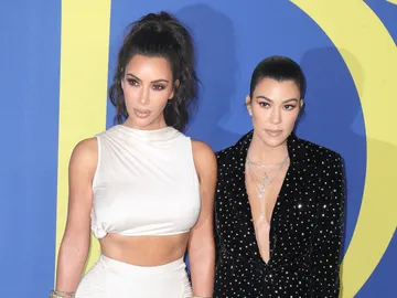 Kim Kardashian y Kourtney Kardashian Kim Kardashian y Kourtney Kardashian