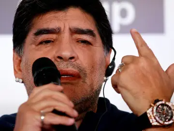 Maradona en rueda de prensa Maradona en rueda de prensa