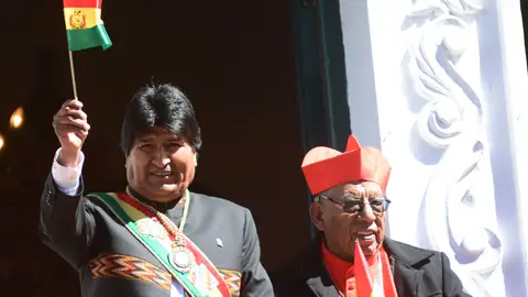 La medalla y la banda presidencial de Bolivia, símbolos históricos que suele llevar el presidente del país, Evo Morales La medalla y la banda presidencial de Bolivia, símbolos históricos que suele llevar el presidente del país, Evo Morales