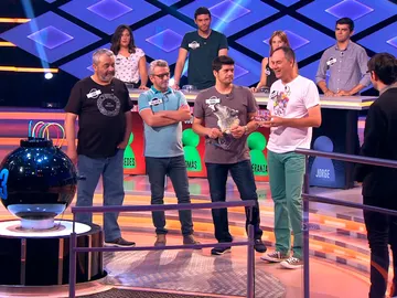 A los dos equipos de '¡Boom!' les resultan muy atractivas las tumbas de los famosos A los dos equipos de '¡Boom!' les resultan muy atractivas las tumbas de los famosos