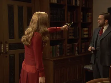 Julieta apunta a Fernando con la pistola para descubrir la verdad Julieta apunta a Fernando con la pistola para descubrir la verdad