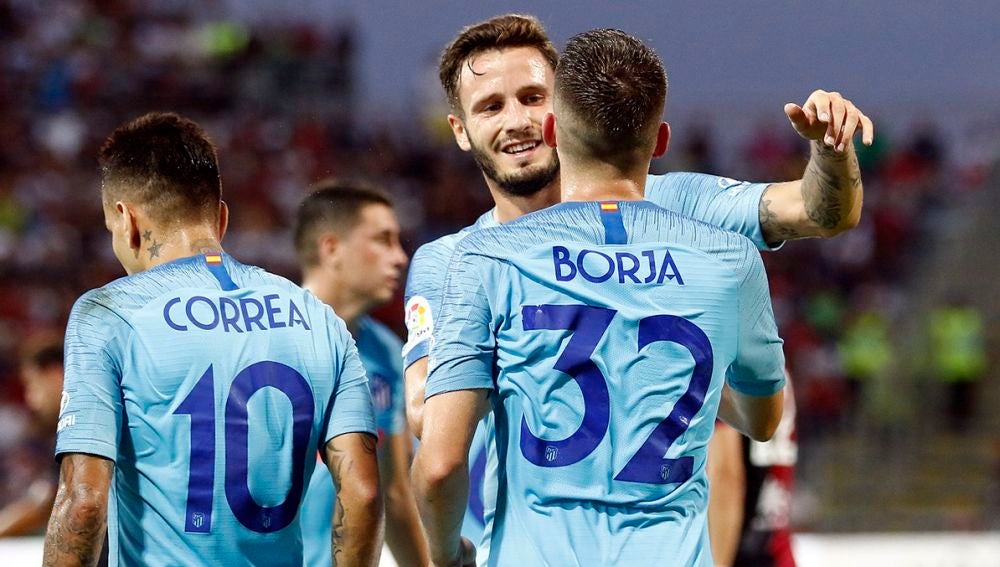 Saúl abraza a Borja